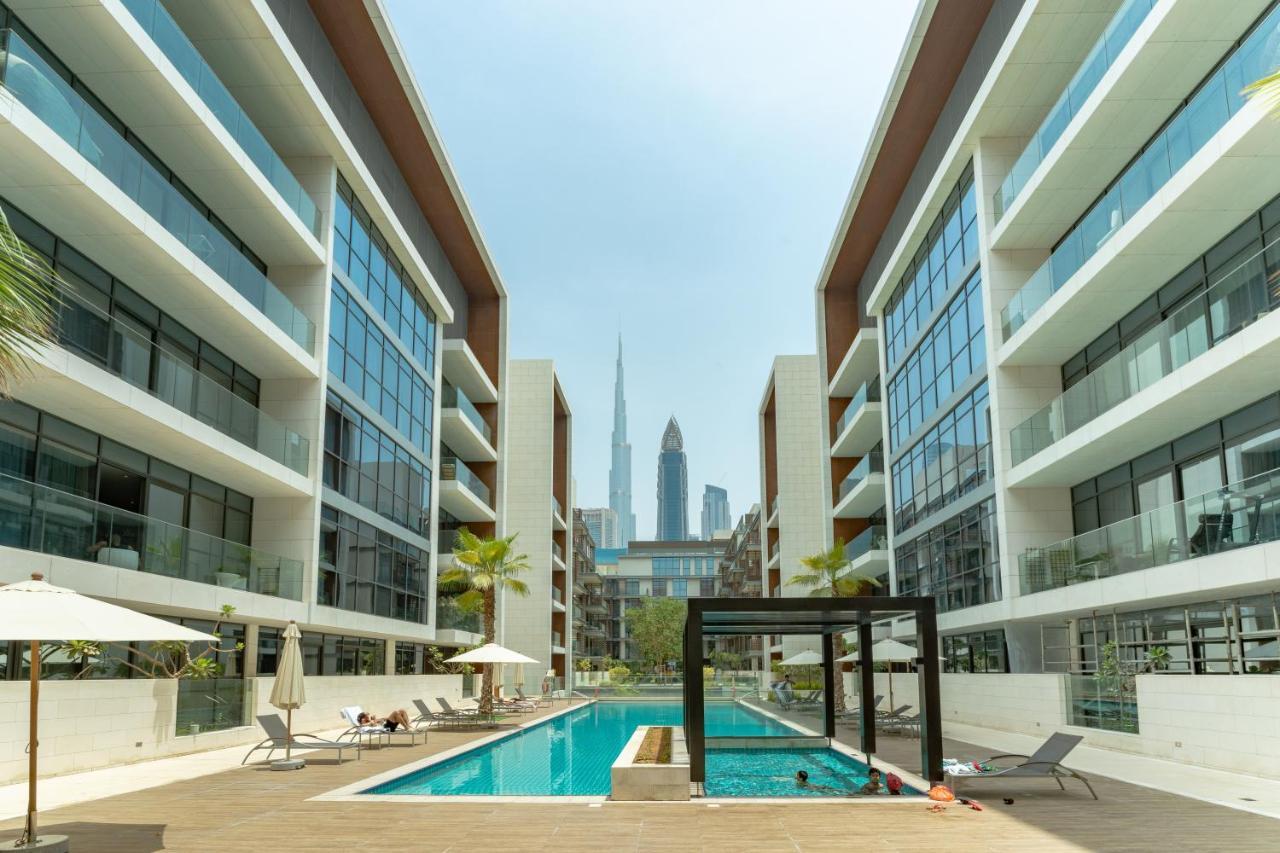 Fam Living - Walk - Opulent Living Apartment