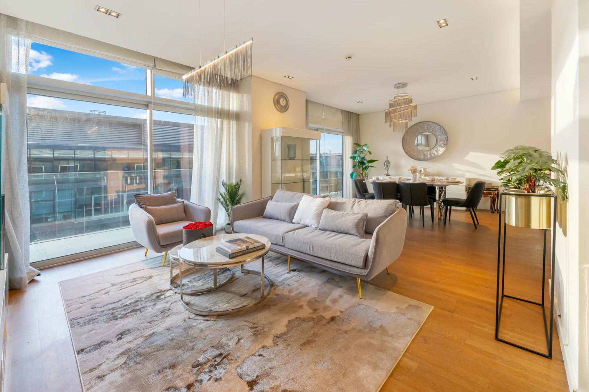 Apartment Fam Living - Walk - Opulent Living