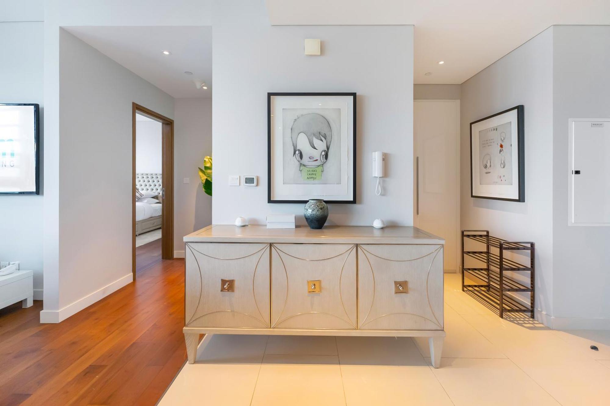 Fam Living - Walk - Opulent Living Apartment *