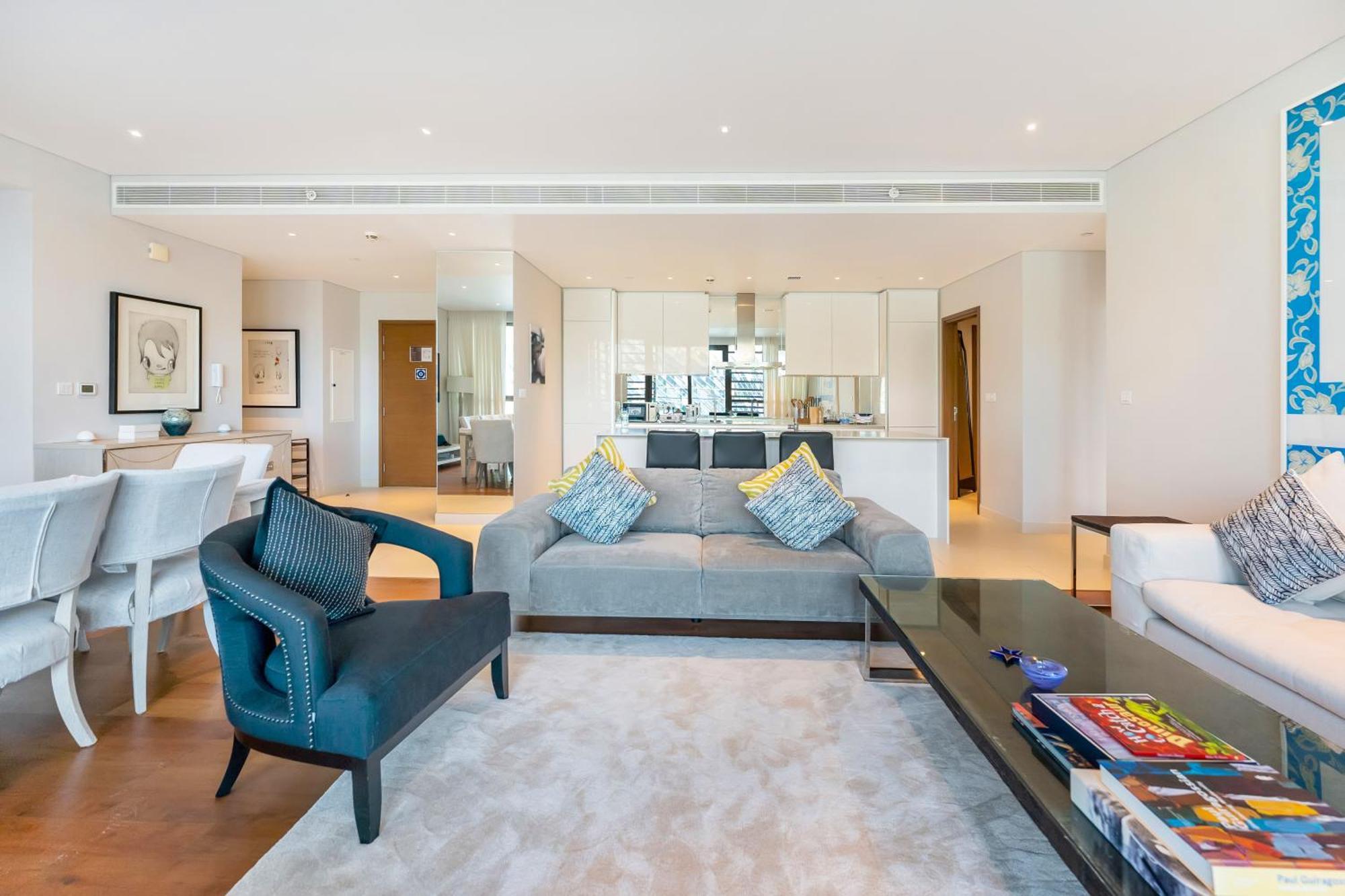 Fam Living - Walk - Opulent Living Apartment *