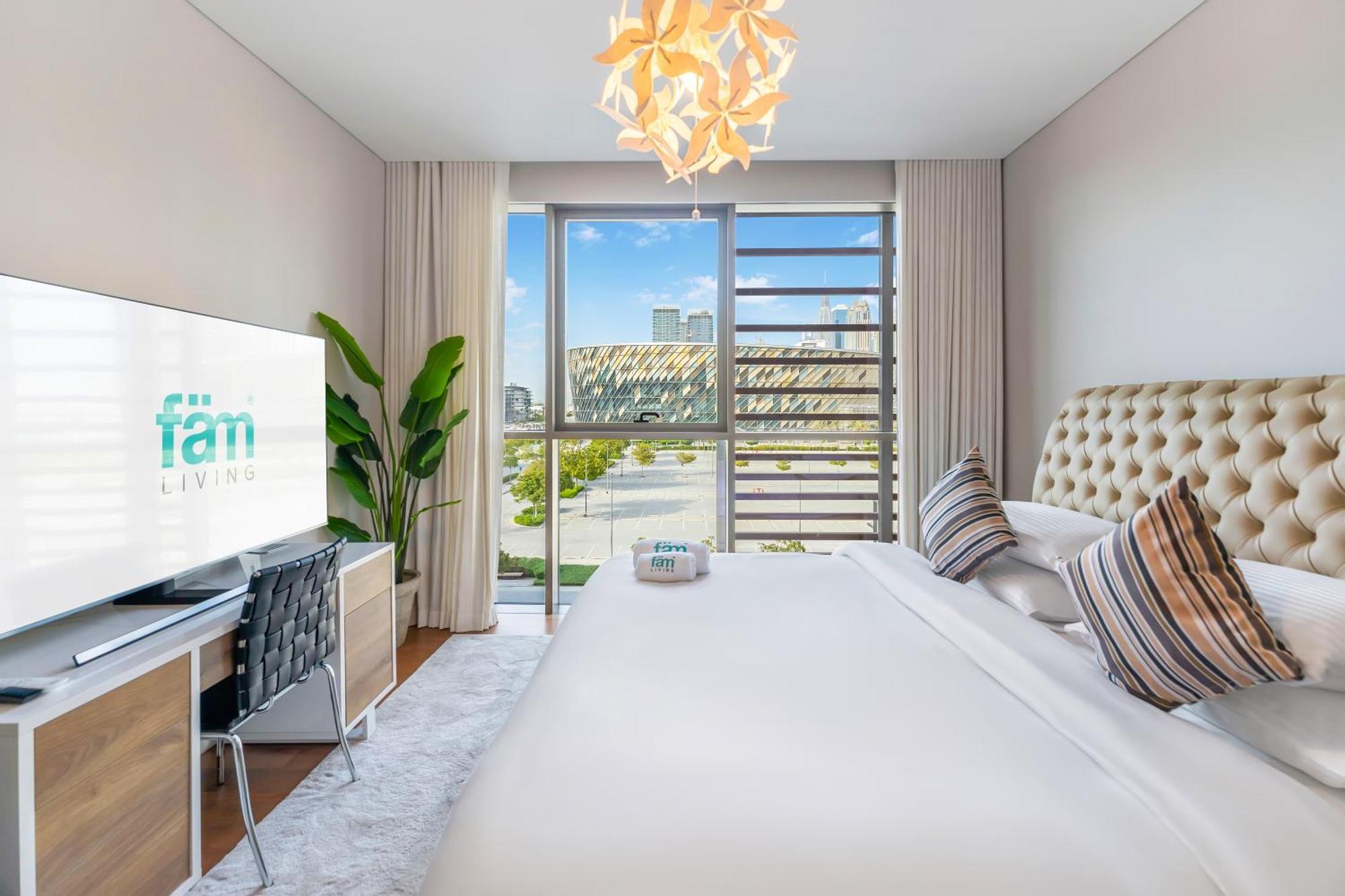 Fam Living - Walk - Opulent Living Apartment *