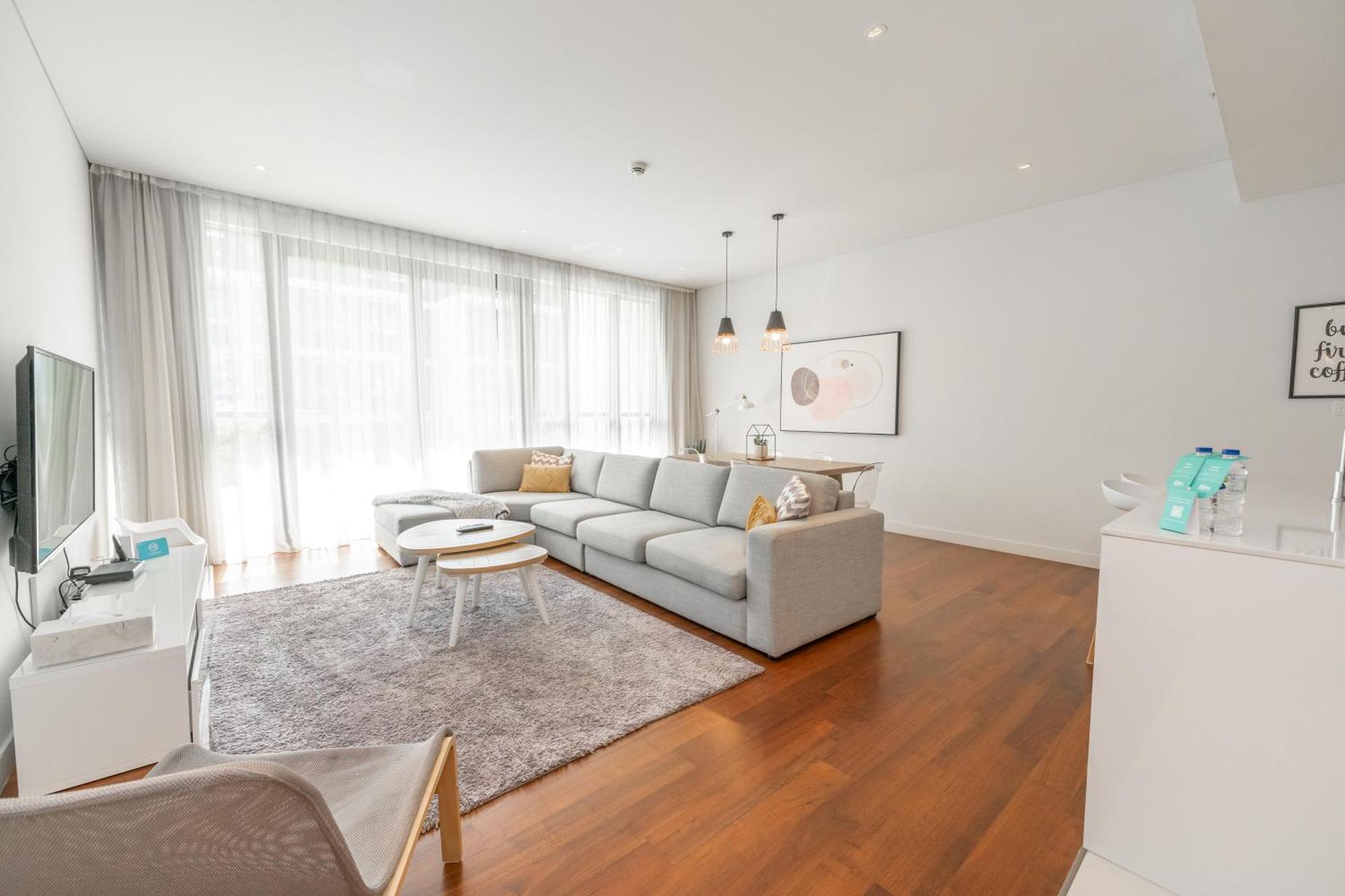 Fam Living - Walk - Opulent Living Apartment Dubai