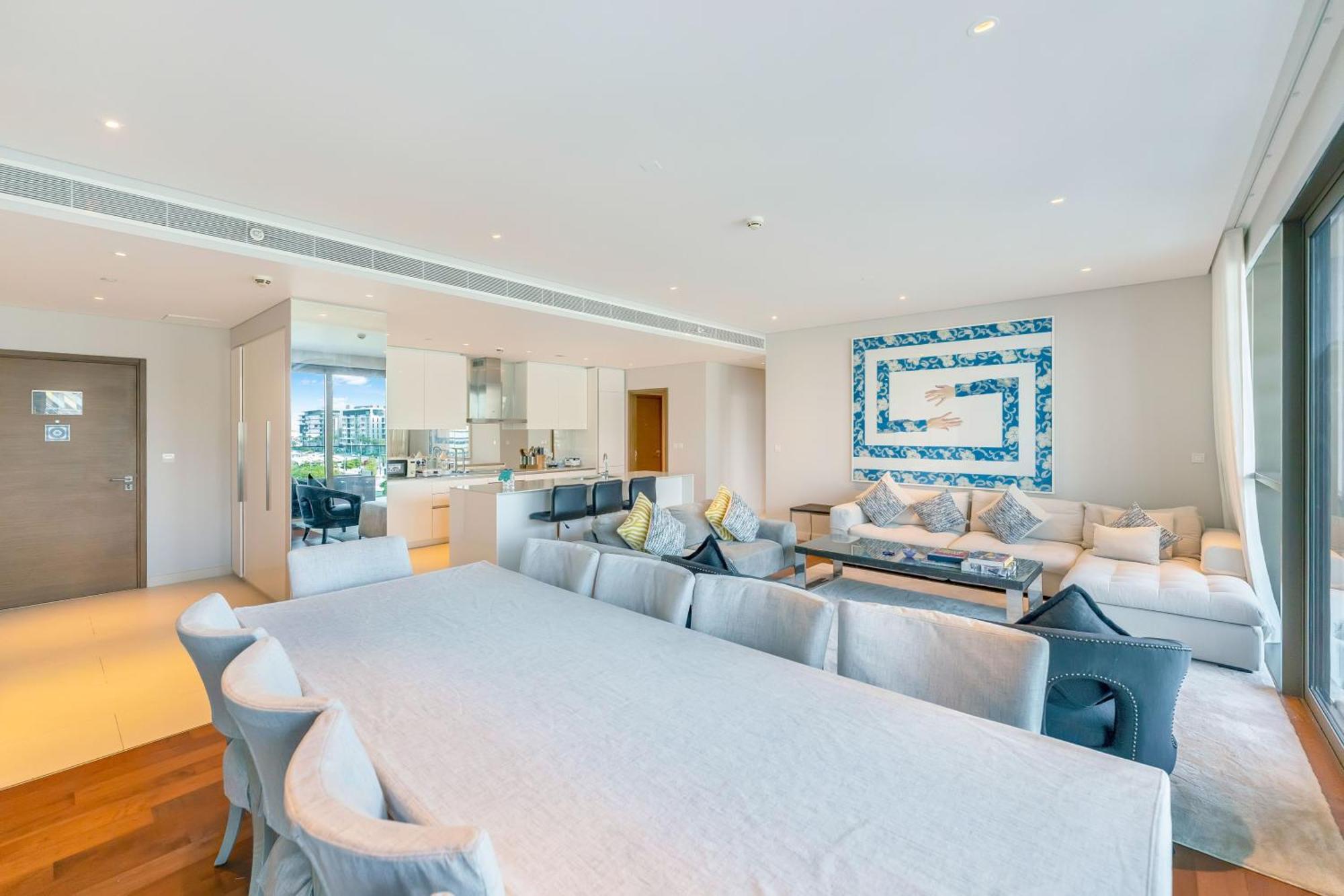 Fam Living - Walk - Opulent Living Apartment *